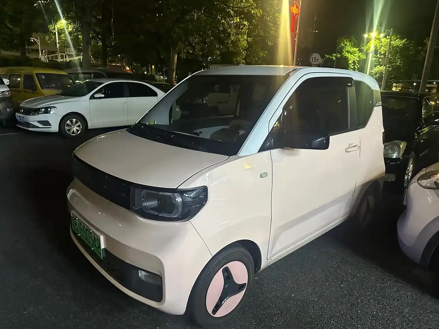 Hongguang MINIEV 2021 Macaron Sandwich Edition, 170km/h, Ternary Lithium Battery — миниатюра 1