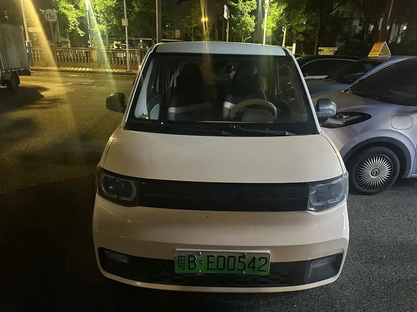 Hongguang MINIEV 2021 Macaron Sandwich Edition, 170km/h, Ternary Lithium Battery — миниатюра 2