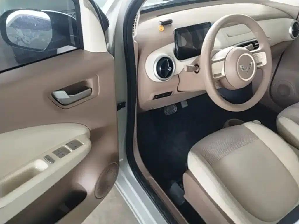 Hongguang MINIEV 2025 Fourth Generation Four-Door Advanced Model — миниатюра 16