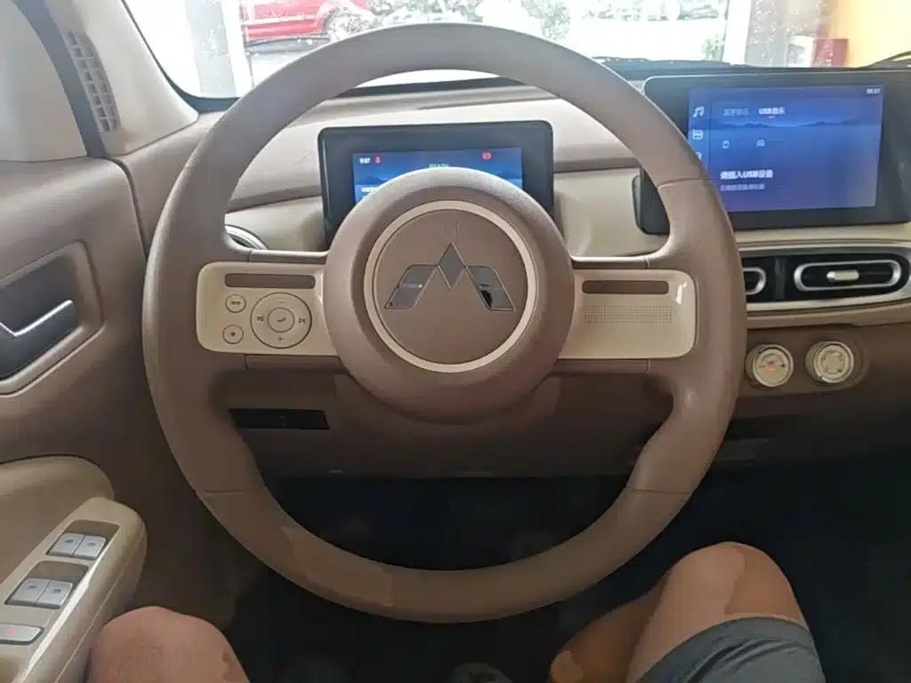 Hongguang MINIEV 2025 Fourth Generation Four-Door Premium Edition — миниатюра 11