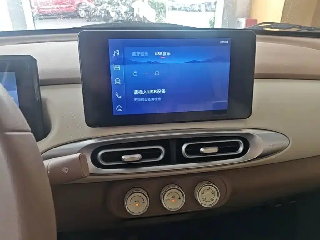 Hongguang MINIEV 2025 Fourth Generation Four-Door Premium Edition — миниатюра 13