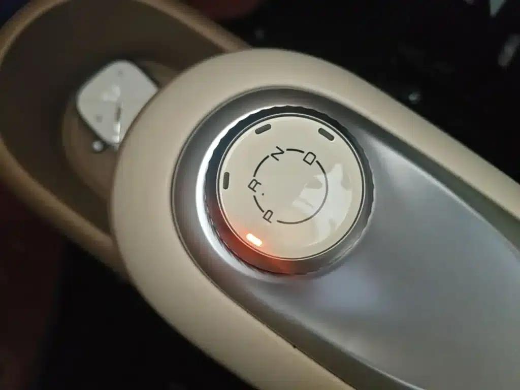 Hongguang MINIEV 2025 Fourth Generation Four-Door Premium Edition — миниатюра 14