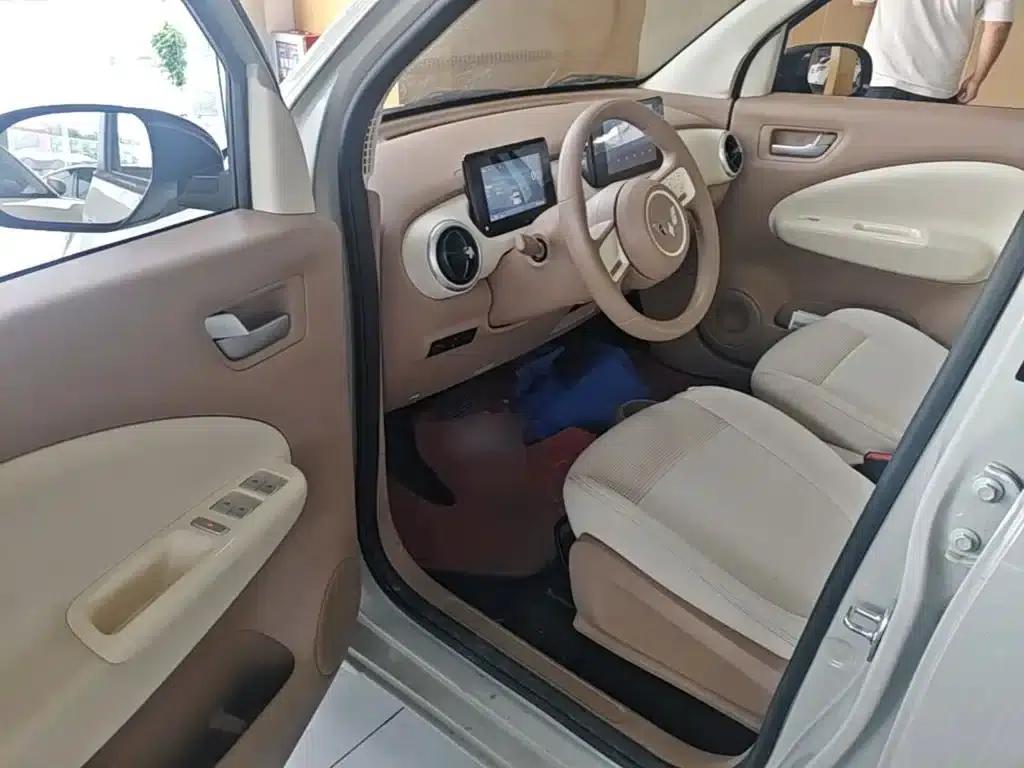 Hongguang MINIEV 2025 Fourth Generation Four-Door Premium Edition — миниатюра 16
