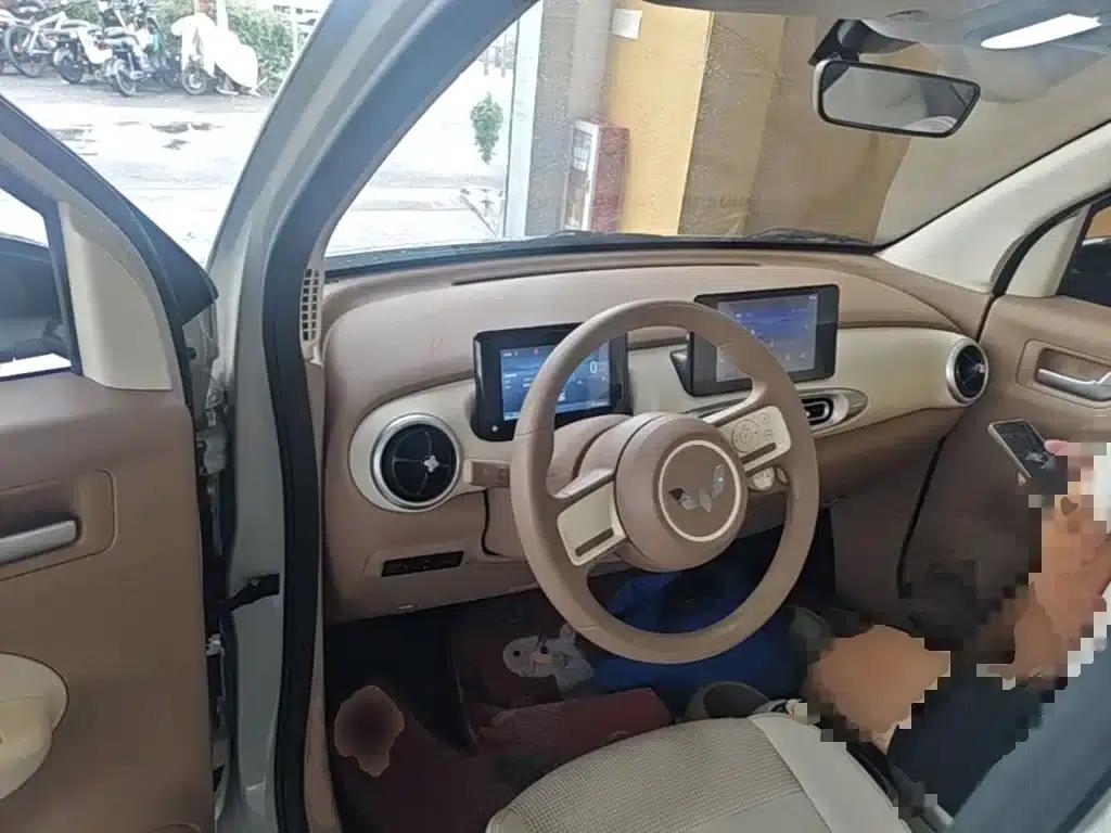 Hongguang MINIEV 2025 Fourth Generation Four-Door Premium Edition — миниатюра 10