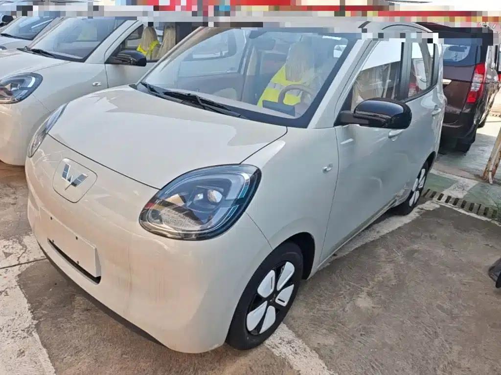 Hongguang MINIEV 2025 Fourth Generation Four-Door Advanced Model — миниатюра 1