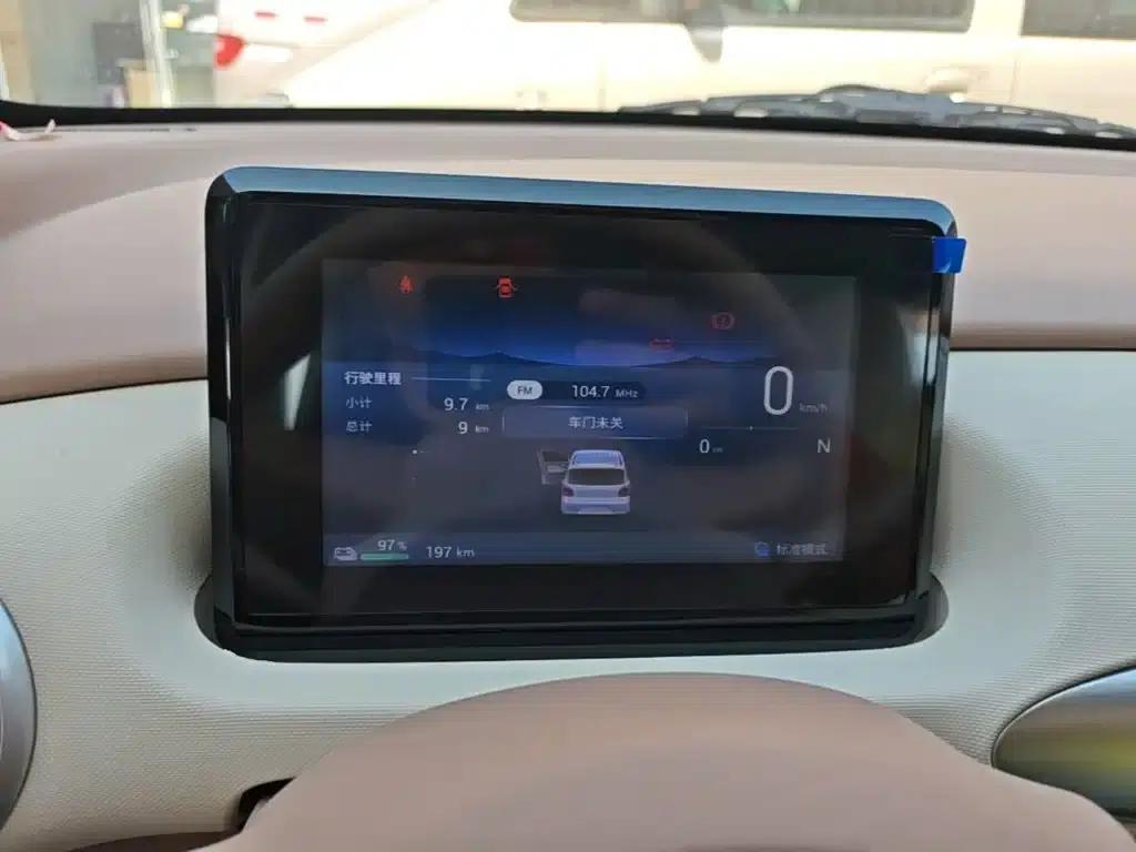 Hongguang MINIEV 2025 Fourth Generation Four-Door Advanced Model — миниатюра 12