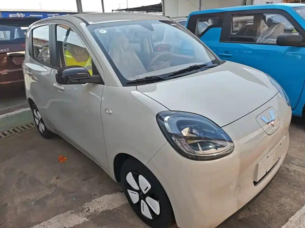 Hongguang MINIEV 2025 Fourth Generation Four-Door Advanced Model — миниатюра 4