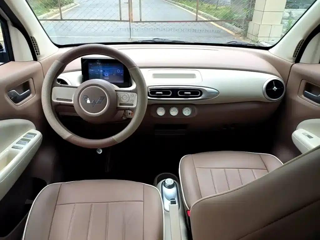 Hongguang MINIEV 2025 Fourth Generation Four-Door Advanced Model — миниатюра 10