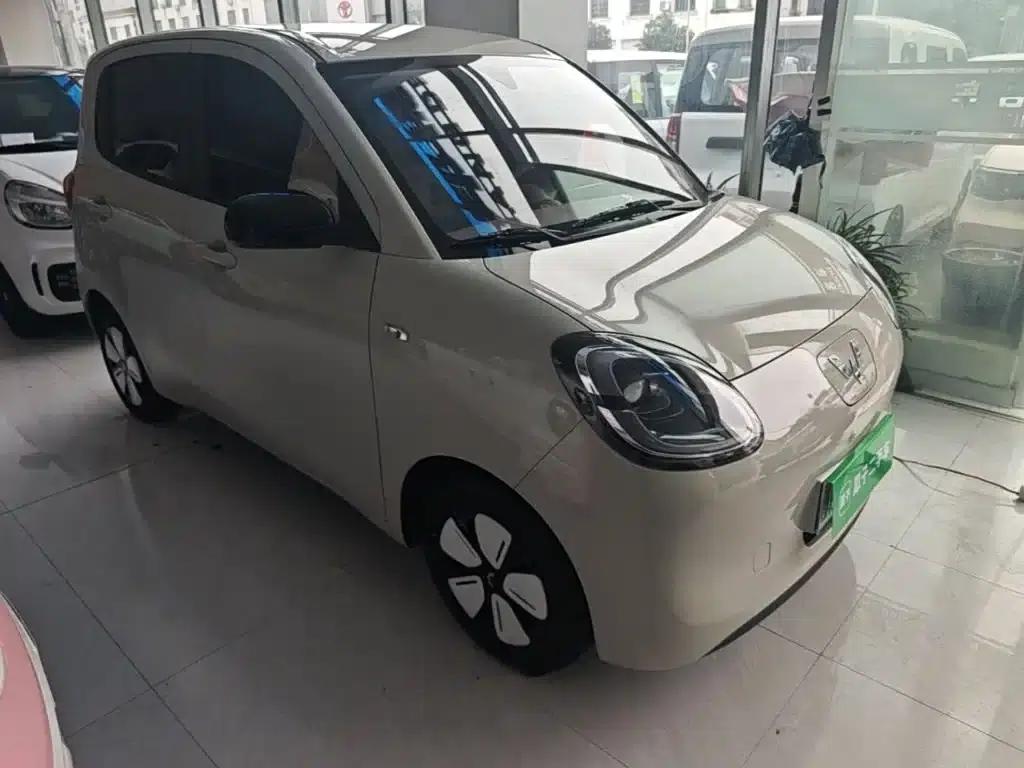 Hongguang MINIEV 2025 Fourth Generation Four-Door Advanced Model — миниатюра 4