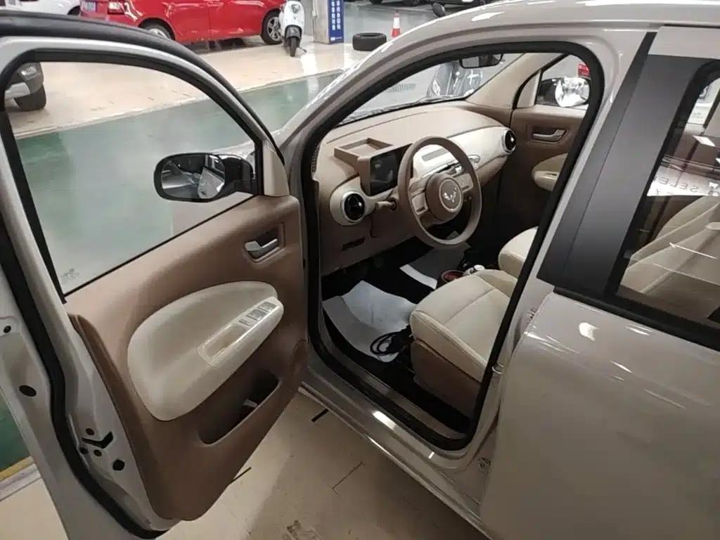 Hongguang MINIEV 2025 Fourth Generation Four-Door Advanced Model — миниатюра 16