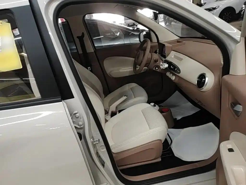Hongguang MINIEV 2025 Fourth Generation Four-Door Advanced Model — миниатюра 25