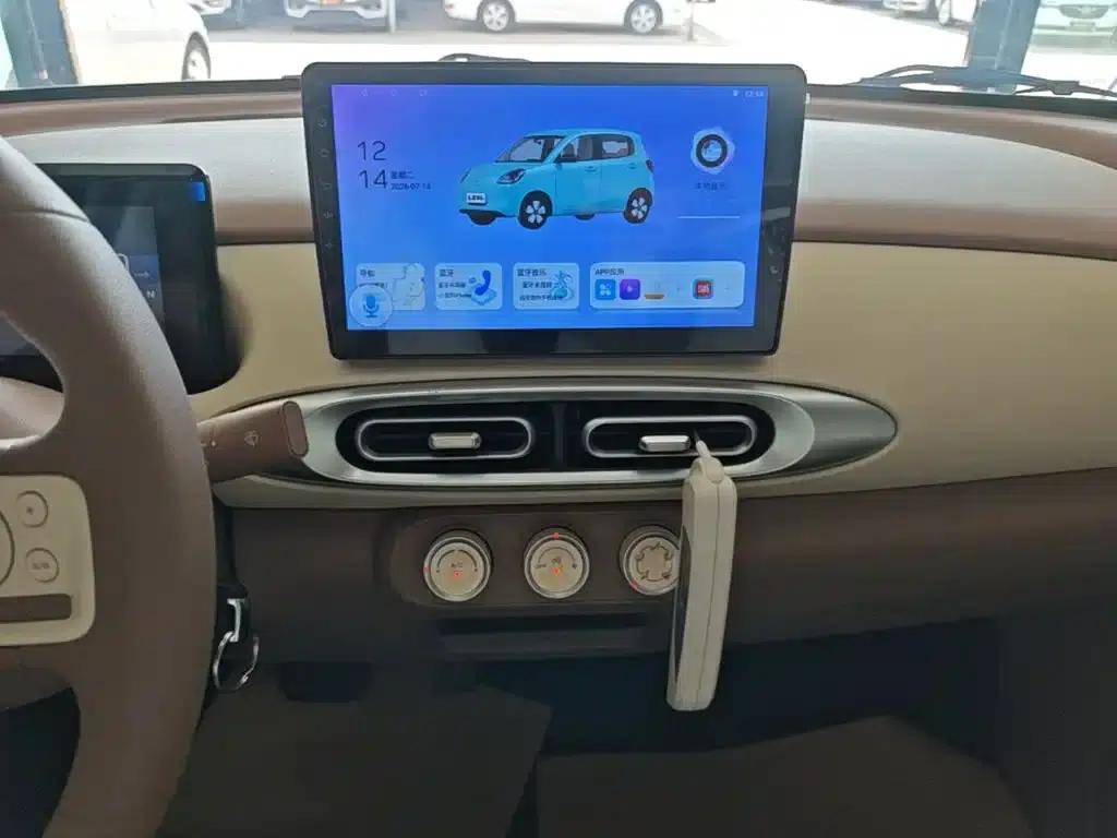 Hongguang MINIEV 2025 Fourth Generation Four-Door Advanced Model — миниатюра 13