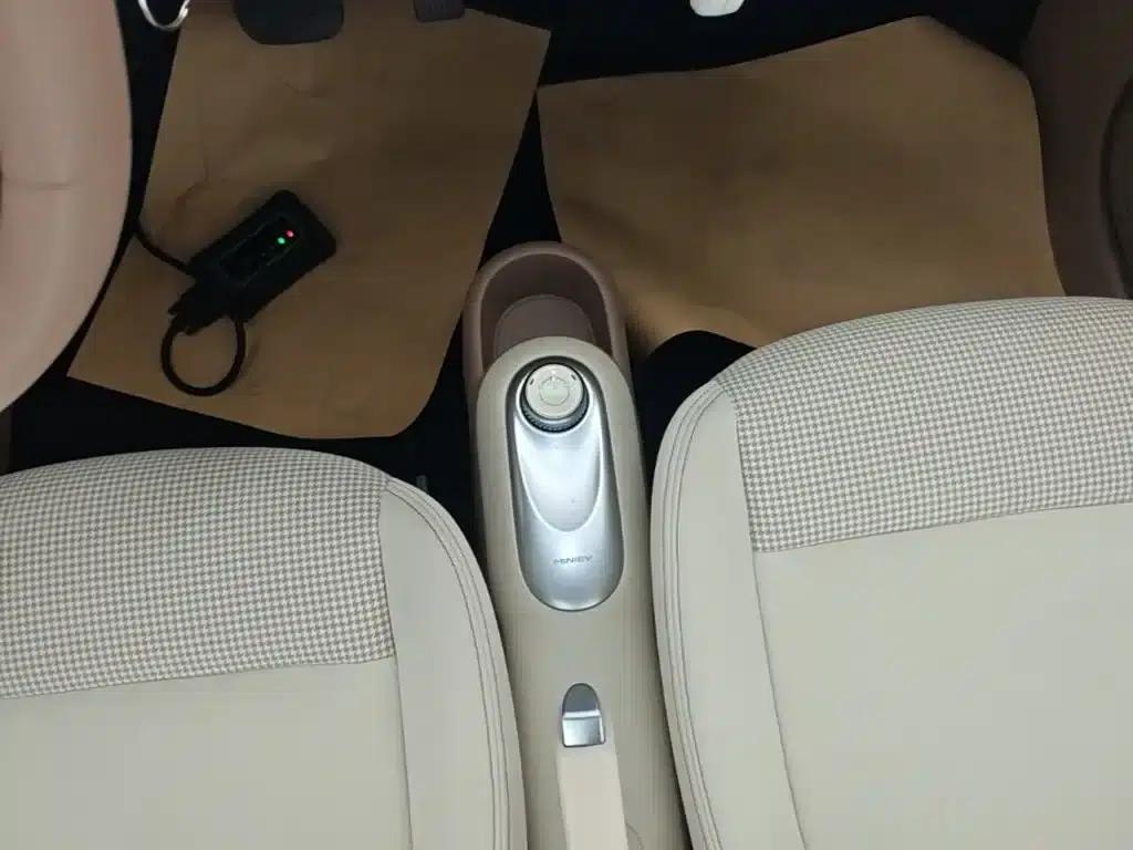 Hongguang MINIEV 2025 Fourth Generation Four-Door Advanced Model — миниатюра 14