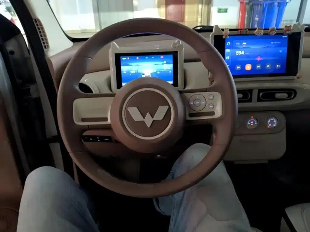 Hongguang MINIEV 2025 Fourth Generation Four-Door Premium+ Edition — миниатюра 11