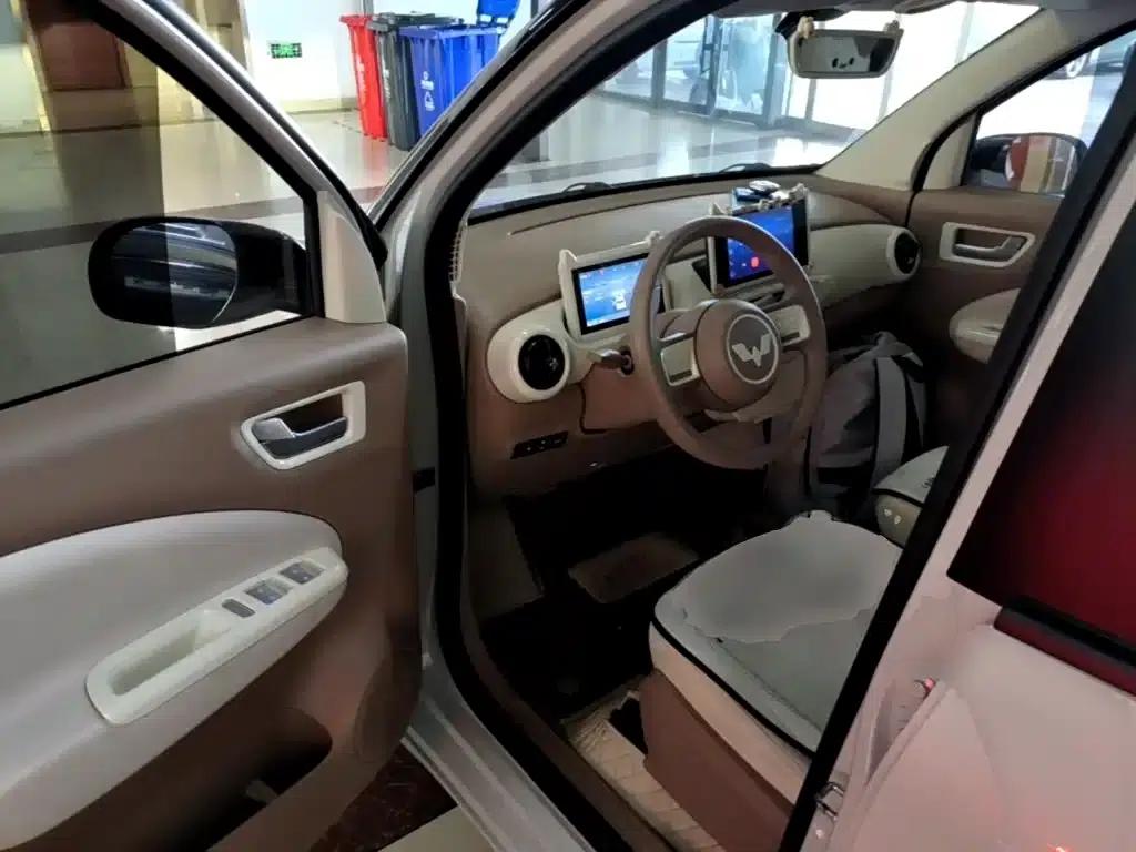 Hongguang MINIEV 2025 Fourth Generation Four-Door Premium+ Edition — миниатюра 16