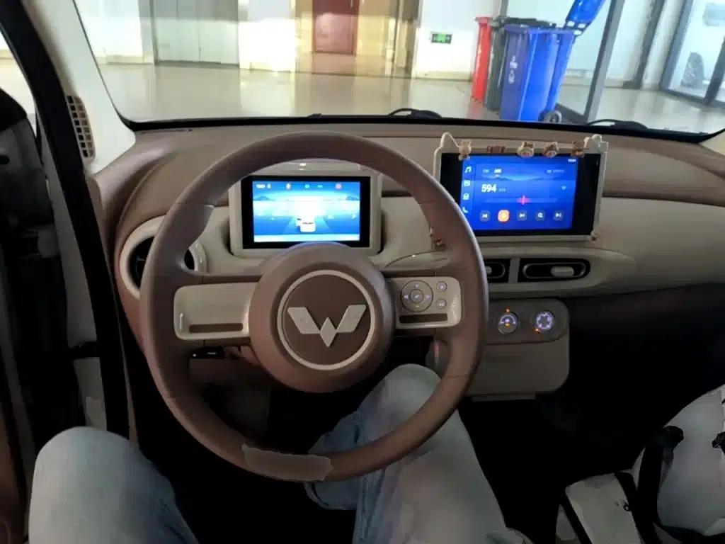 Hongguang MINIEV 2025 Fourth Generation Four-Door Premium+ Edition — миниатюра 10
