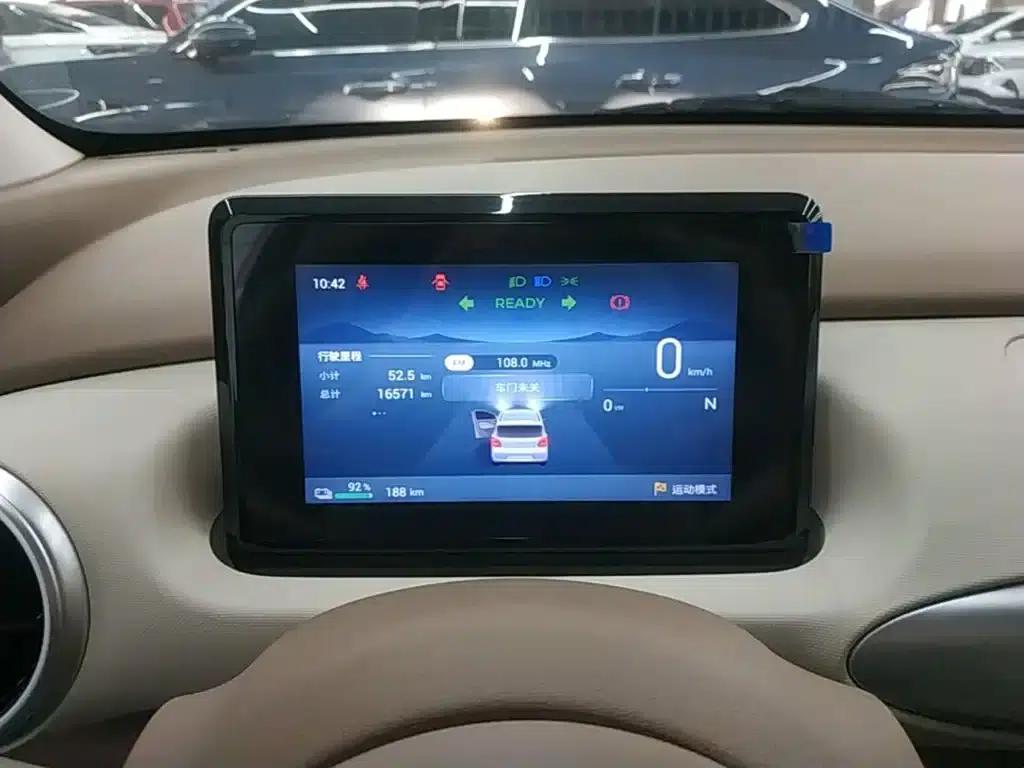 Hongguang MINIEV 2025 Fourth Generation Four-Door Advanced Model — миниатюра 12