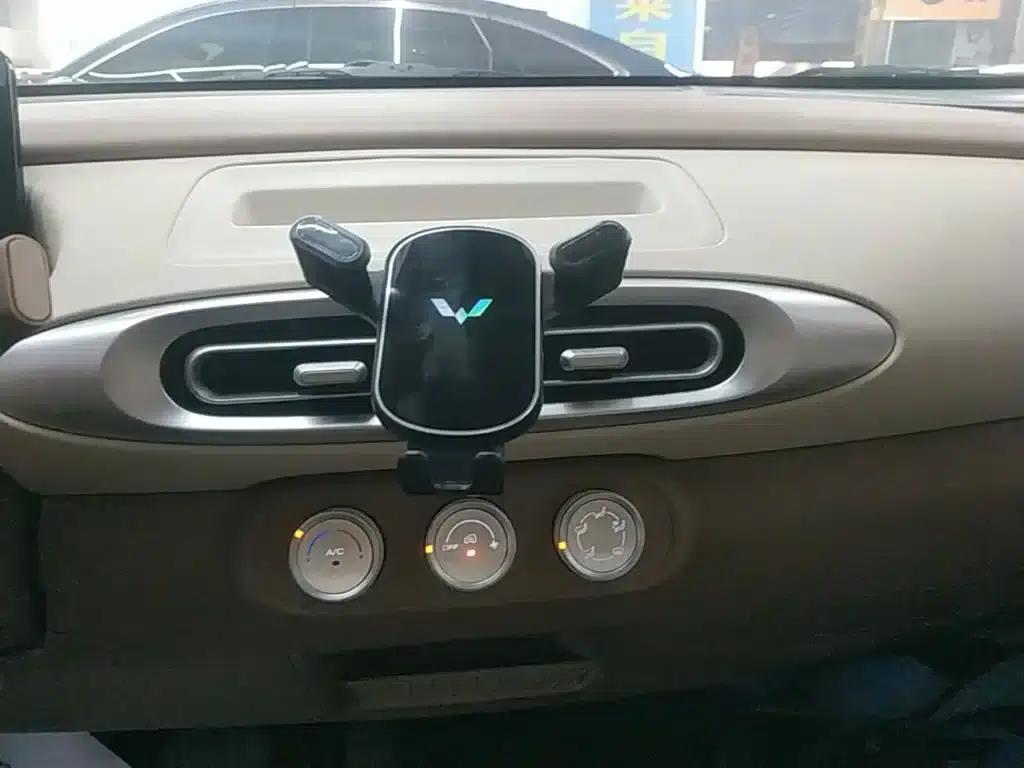 Hongguang MINIEV 2025 Fourth Generation Four-Door Advanced Model — миниатюра 13