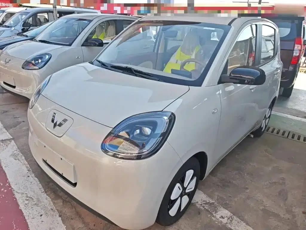 Hongguang MINIEV 2025 Fourth Generation Four-Door Advanced Model — миниатюра 1