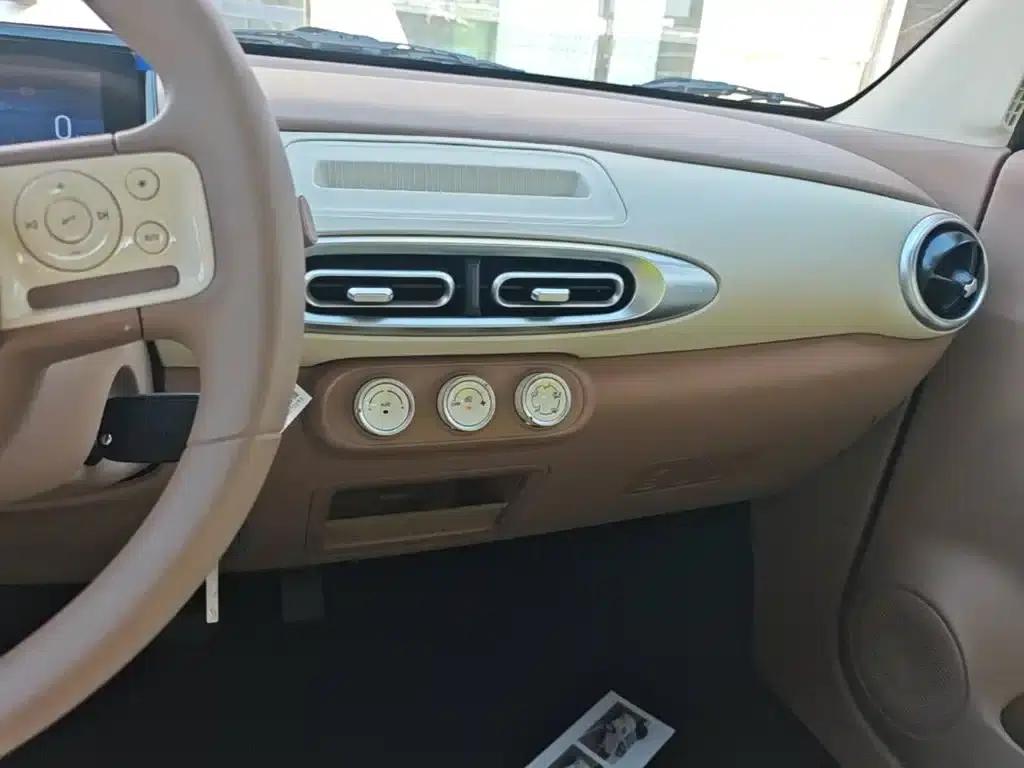 Hongguang MINIEV 2025 Fourth Generation Four-Door Advanced Model — миниатюра 13