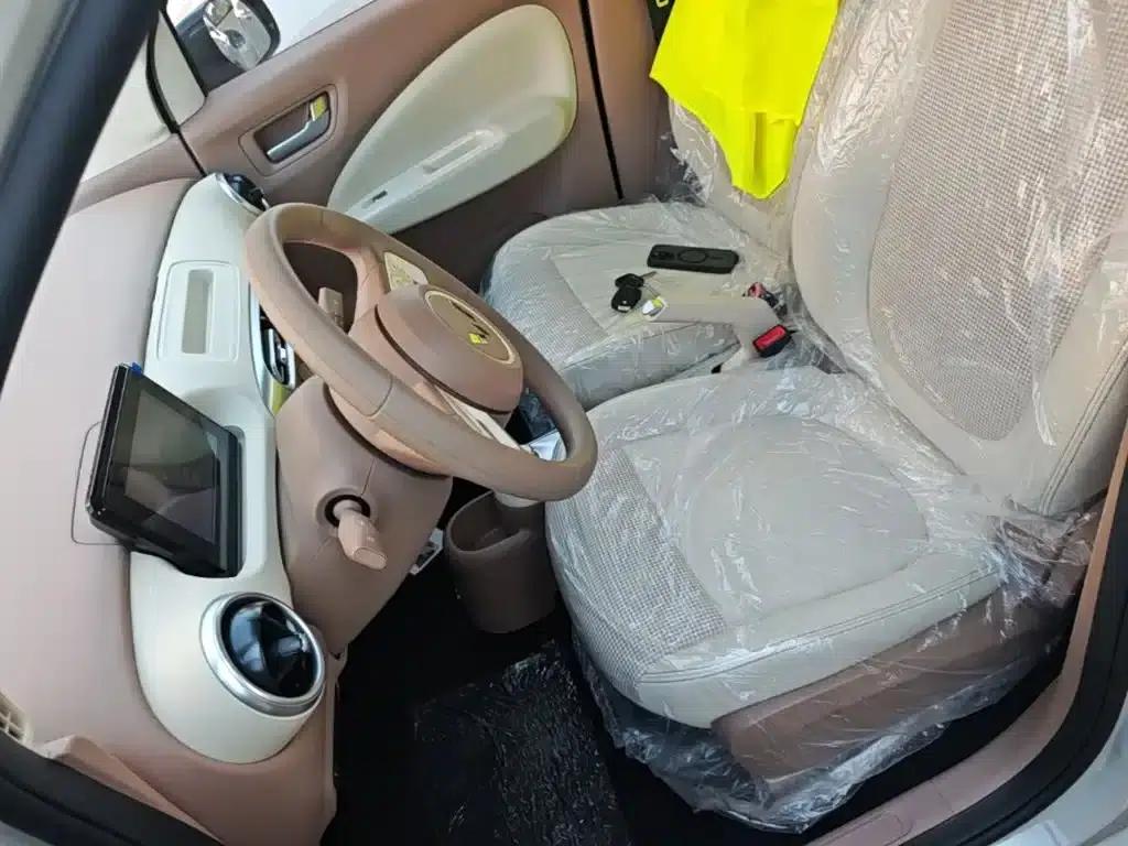 Hongguang MINIEV 2025 Fourth Generation Four-Door Advanced Model — миниатюра 15
