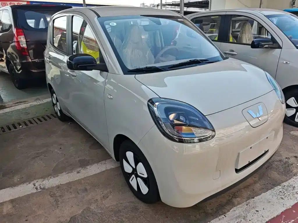 Hongguang MINIEV 2025 Fourth Generation Four-Door Advanced Model — миниатюра 4