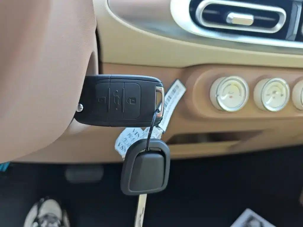 Hongguang MINIEV 2025 Fourth Generation Four-Door Advanced Model — миниатюра 9