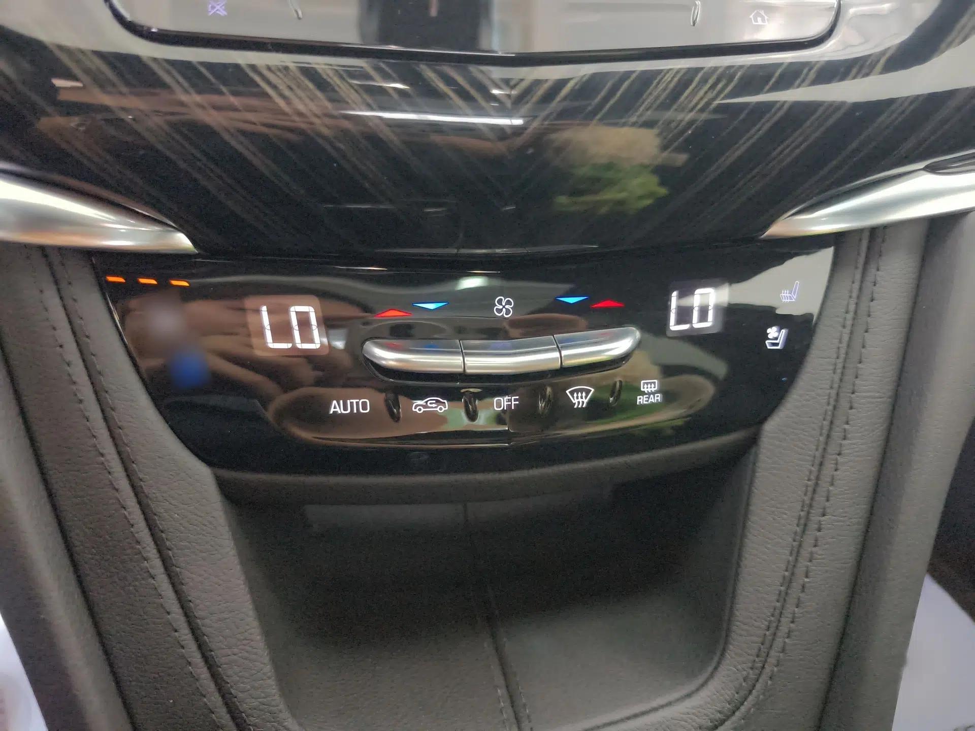 Cadillac XT6 2022 2.0T 7-Seater Four-Wheel Drive Luxury Standard Edition — миниатюра 11