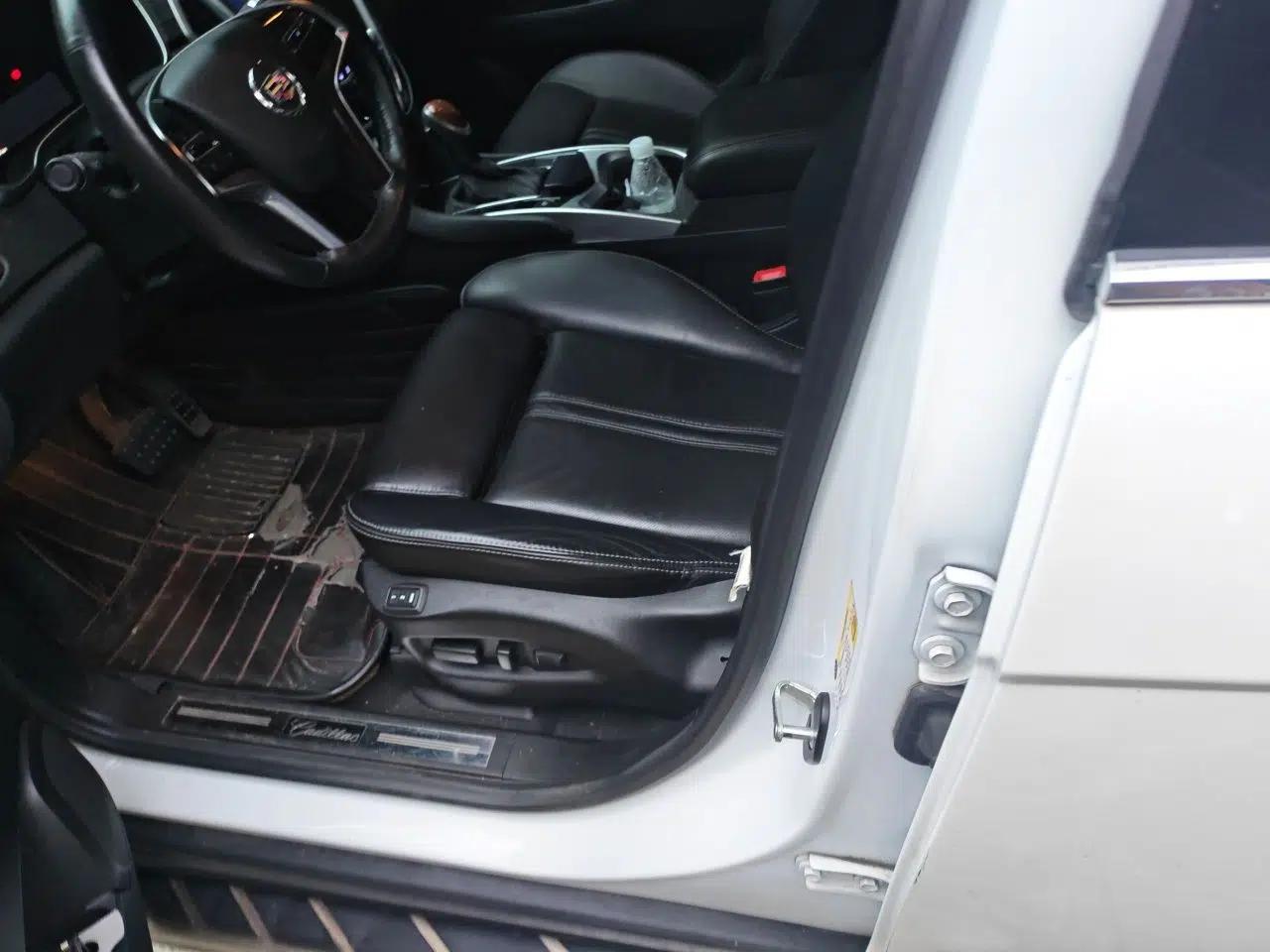 Cadillac SRX 2014 3.0L Elite Model — миниатюра 13