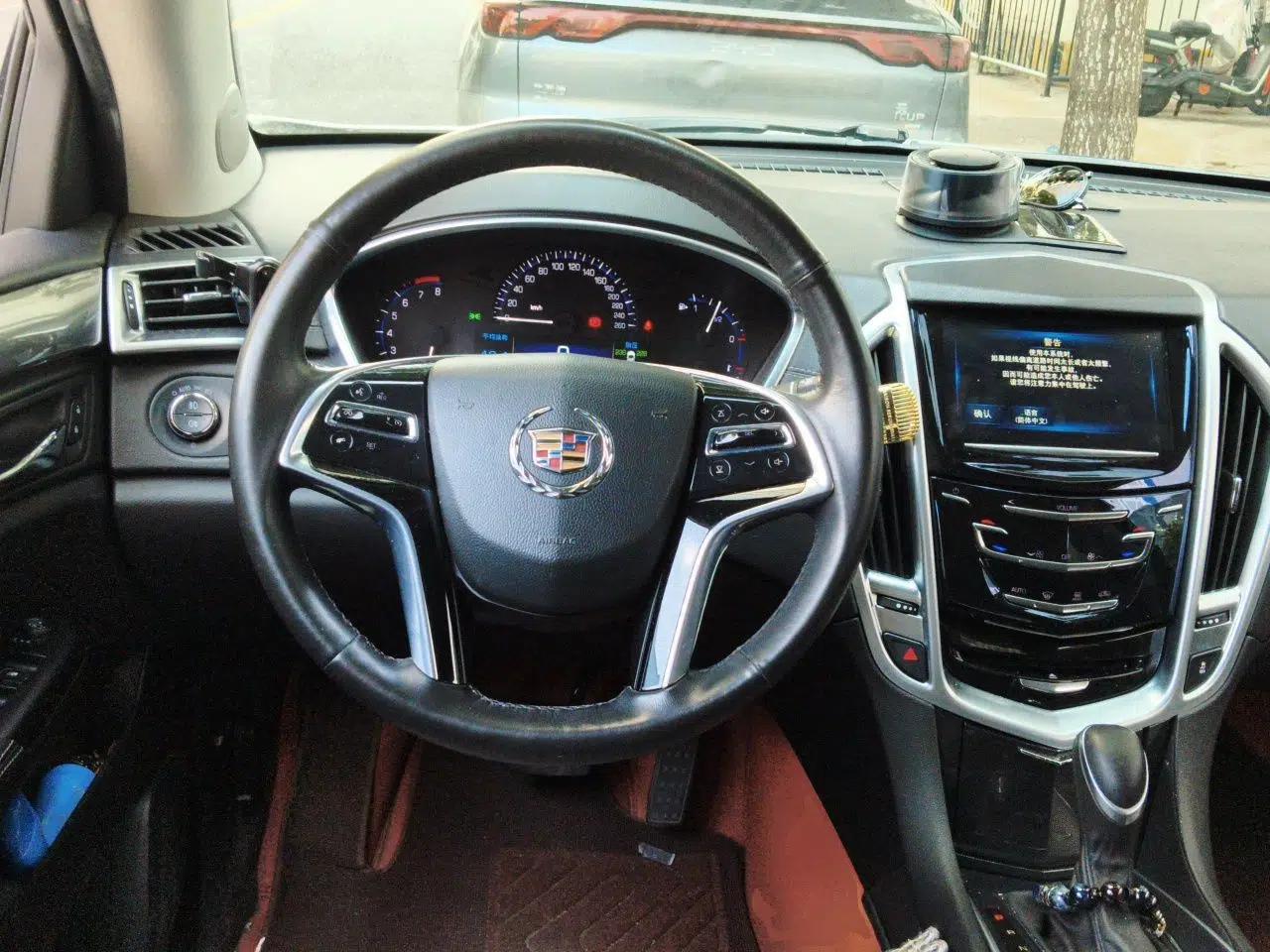 Cadillac SRX 2015 3.0L Comfort Version — миниатюра 10