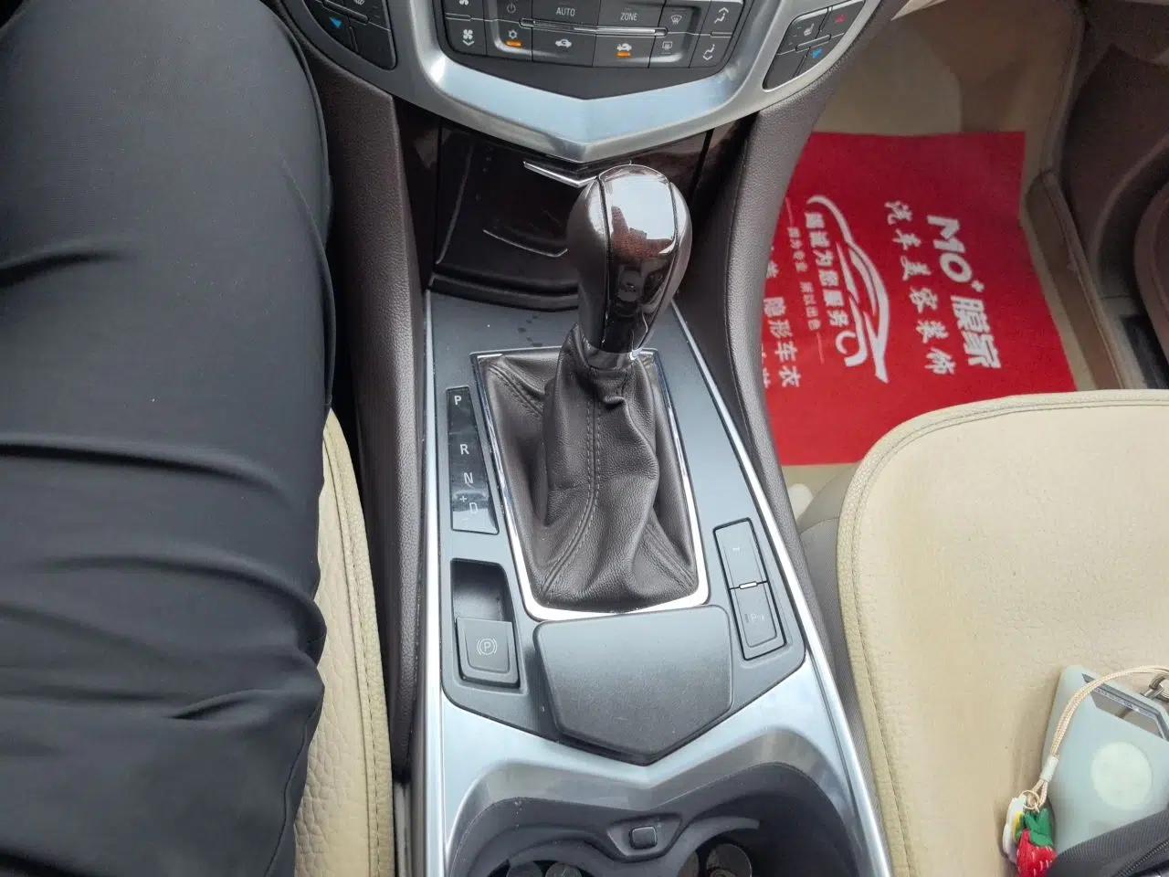 Cadillac SRX 2012 3.0L Elite Edition — миниатюра 14