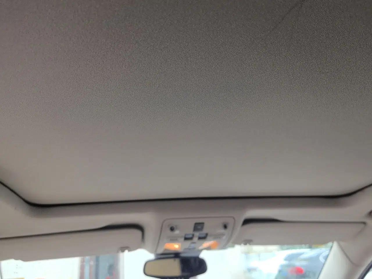 Cadillac SRX 2012 3.0L Elite Edition — миниатюра 18