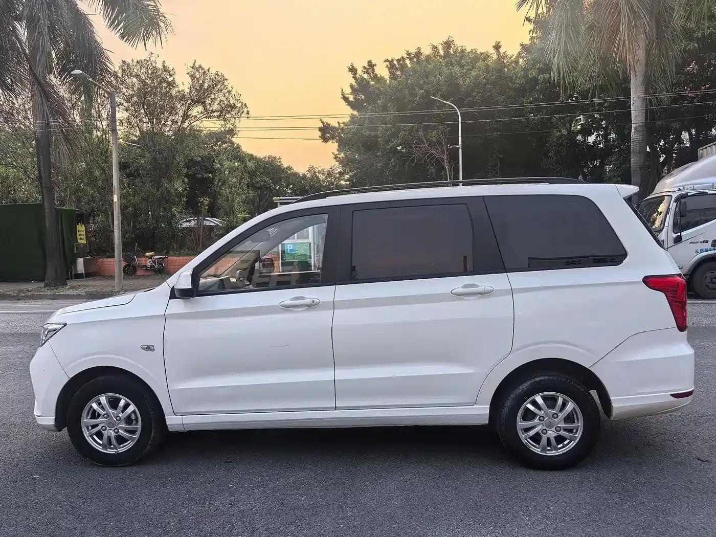 Wuling Hongguang 2018 1.5L S Comfort Model L2B — миниатюра 4