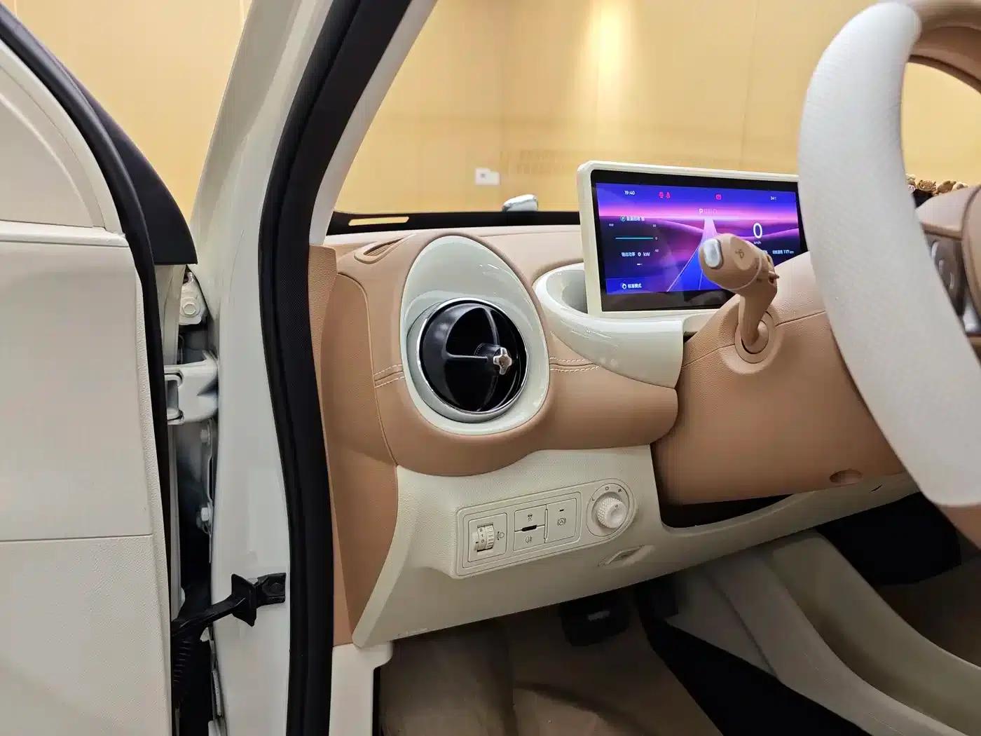 Wuling Bingo 2025 Model, 333km Range, Lingxi Connected Edition — миниатюра 11