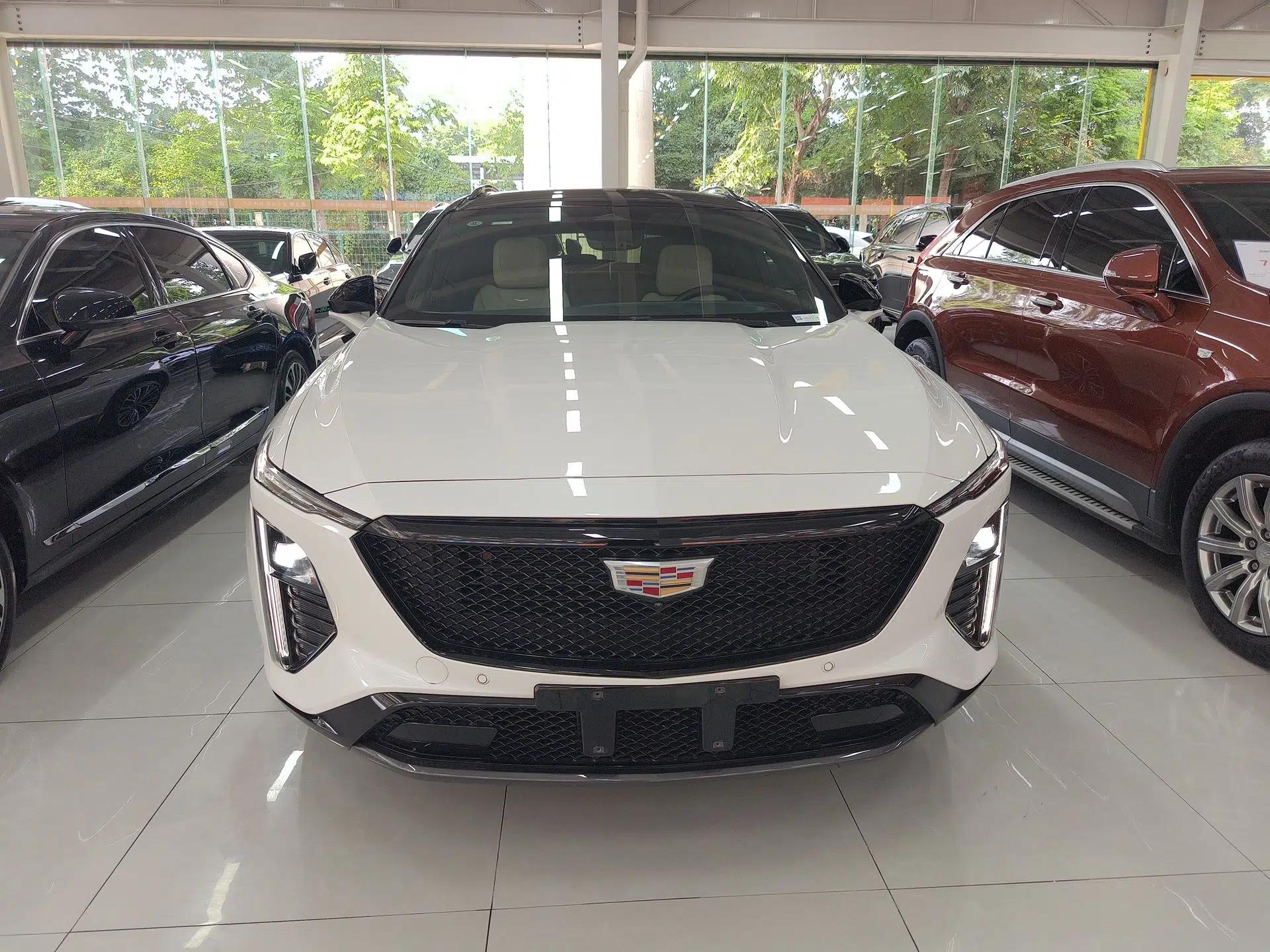 Cadillac GT4 2023 25T Prestige Version — миниатюра 2