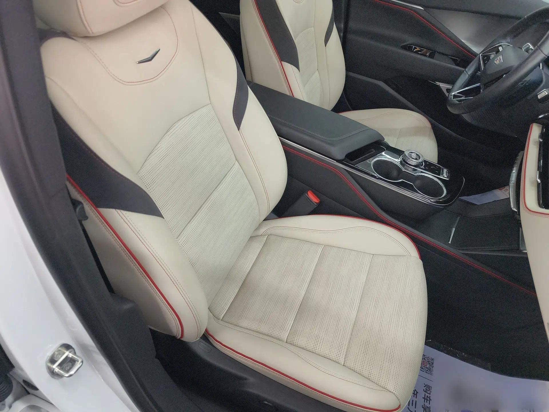 Cadillac GT4 2023 25T Prestige Version — миниатюра 11