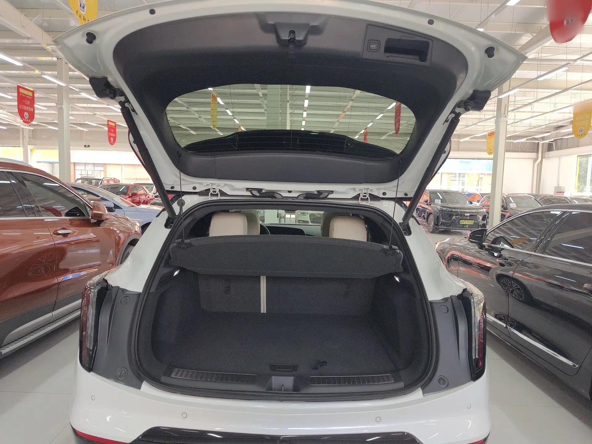 Cadillac GT4 2023 25T Prestige Version — миниатюра 12