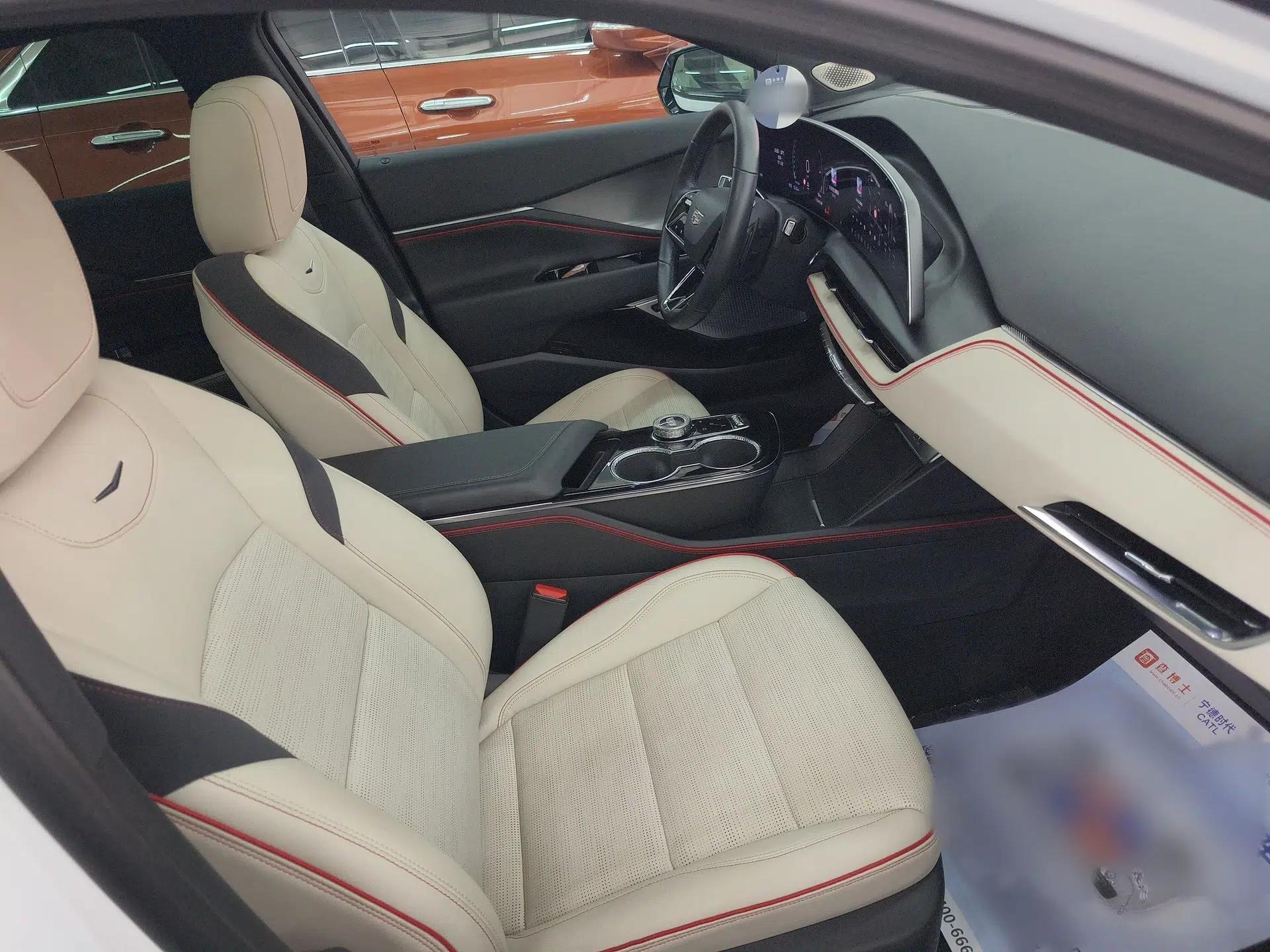 Cadillac GT4 2023 25T Prestige Version — миниатюра 14