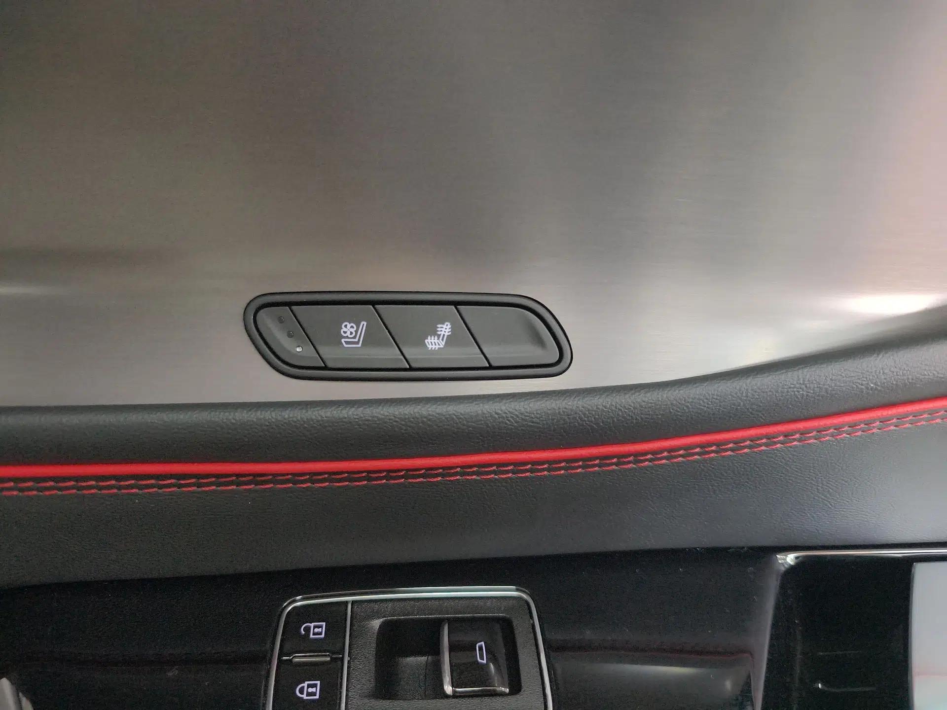 Cadillac GT4 2023 25T Prestige Version — миниатюра 15