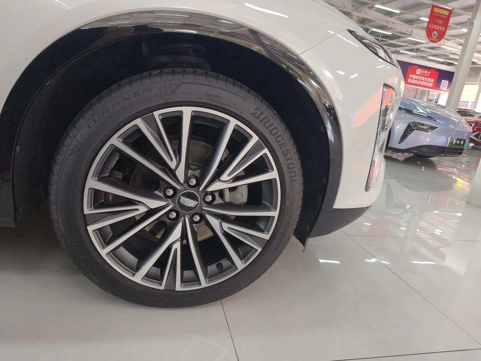 Cadillac GT4 2023 25T Prestige Version — миниатюра 17