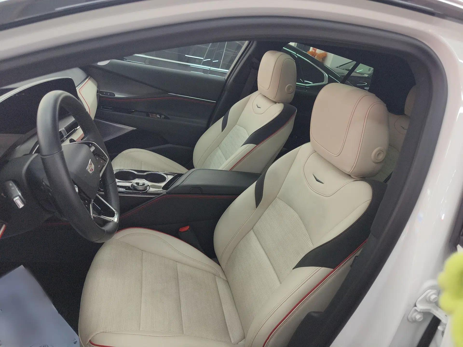 Cadillac GT4 2023 25T Prestige Version — миниатюра 10