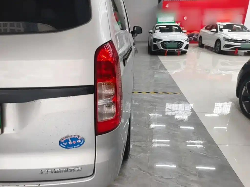 Wuling Hongguang V 2022 1.5L Sporty Edition with Hydraulic Power Steering (LAR) — миниатюра 8