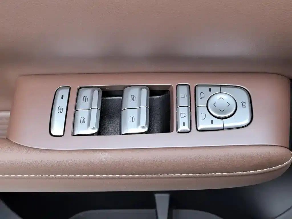 Wuling Xingguang S 2024 Model 130km Navigator Edition — миниатюра 9