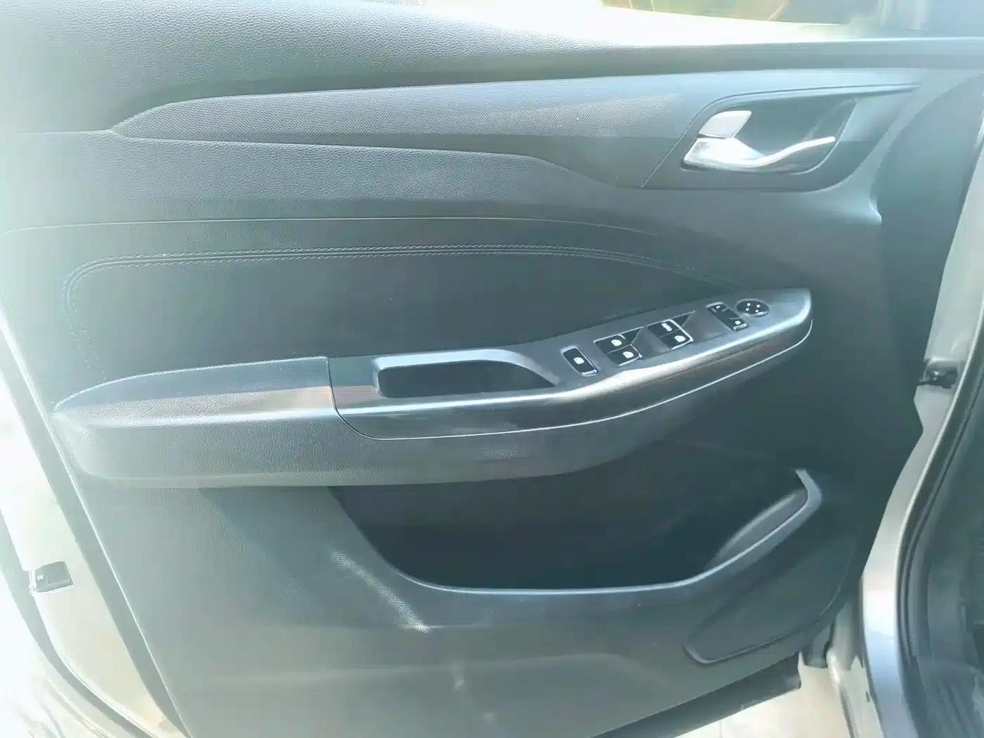 Wuling Hongguang S3 2018 1.5L Manual Comfort Model (National V Emission Standard) — миниатюра 9