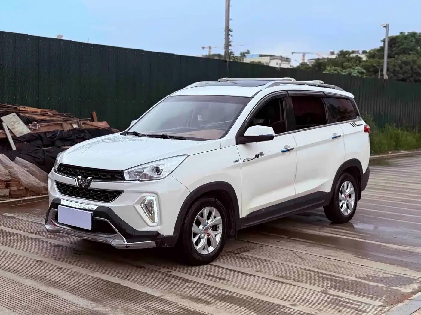 Wuling Hongguang S3 2018 1.5T Manual Deluxe Edition (National V Emission Standard) — миниатюра 1