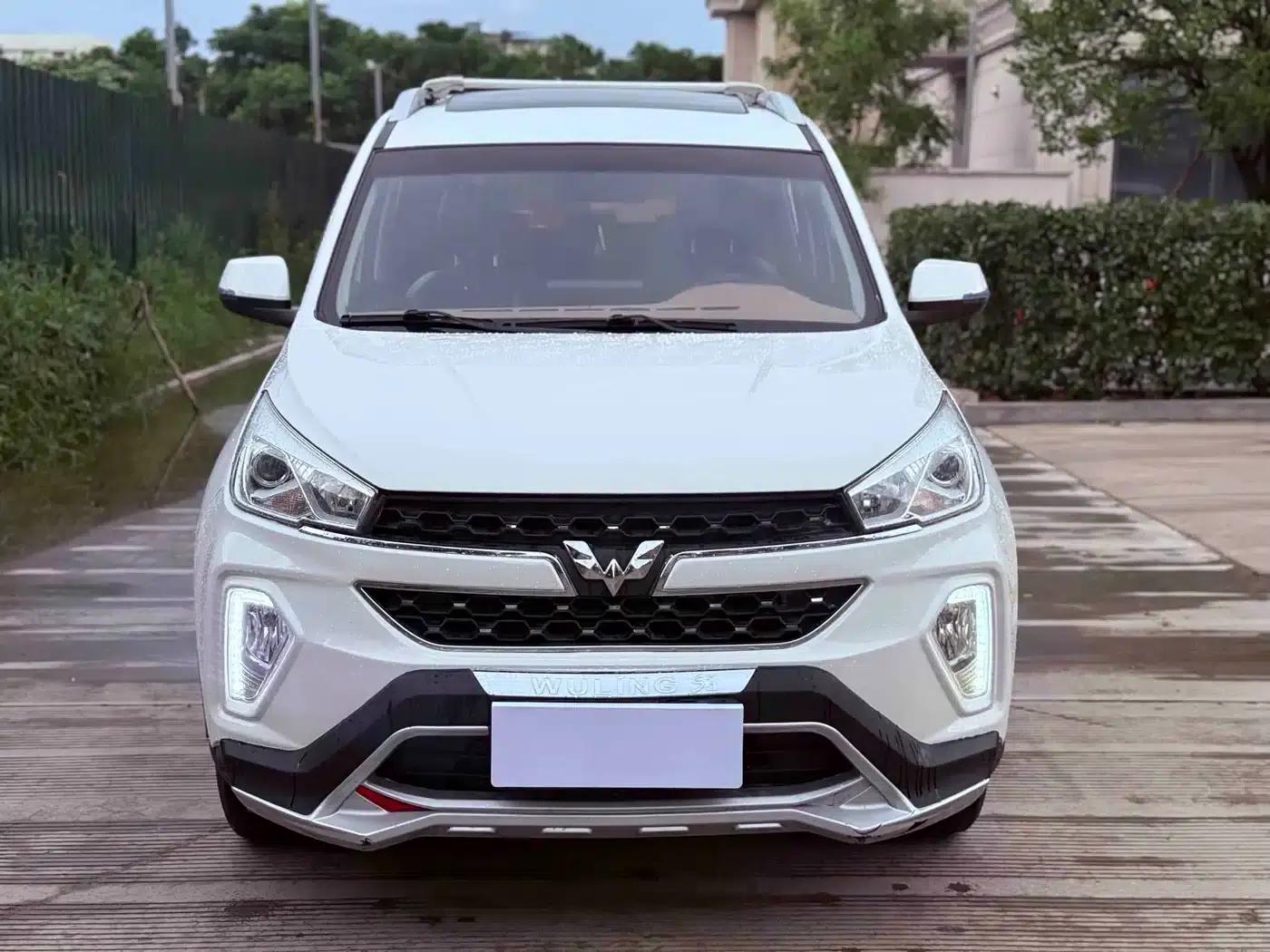Wuling Hongguang S3 2018 1.5T Manual Deluxe Edition (National V Emission Standard) — миниатюра 2