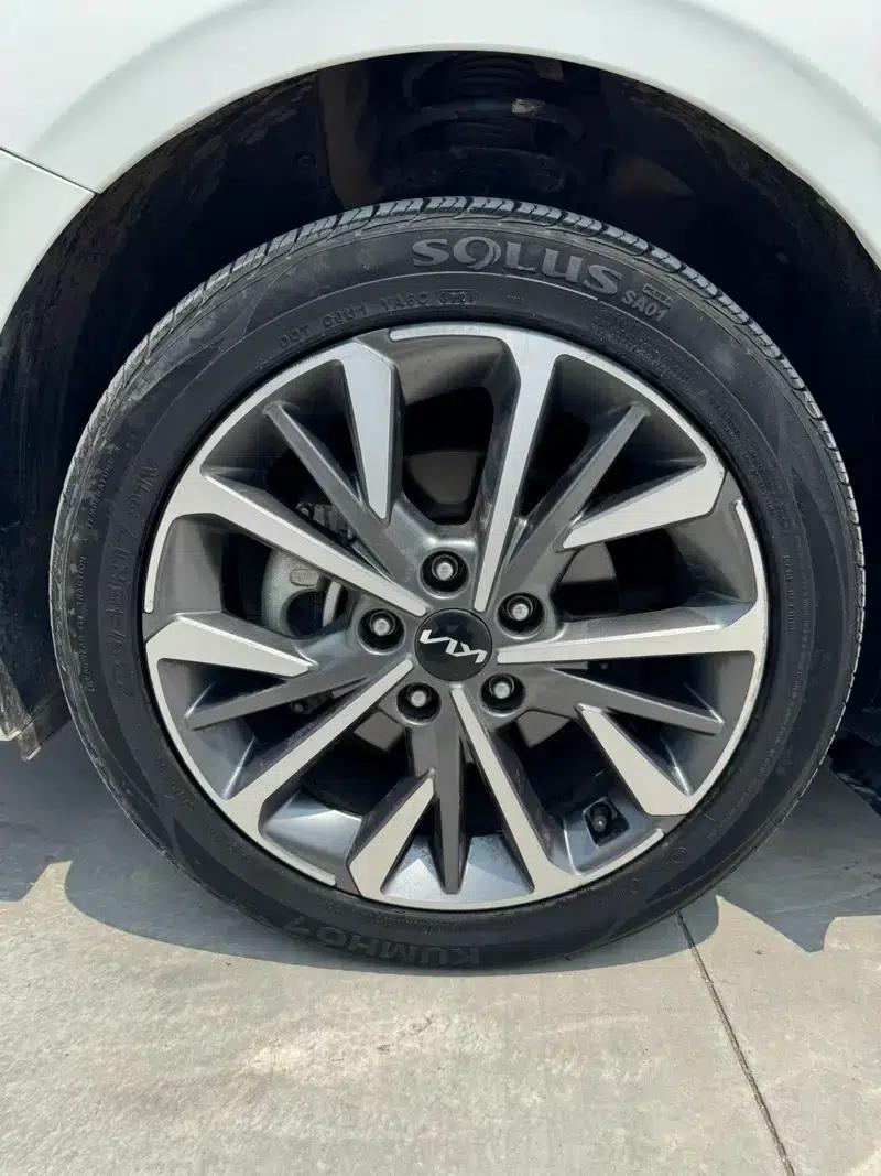 Kia K3 2021 Facelift 1.5L CVT Fashion Edition — миниатюра 12