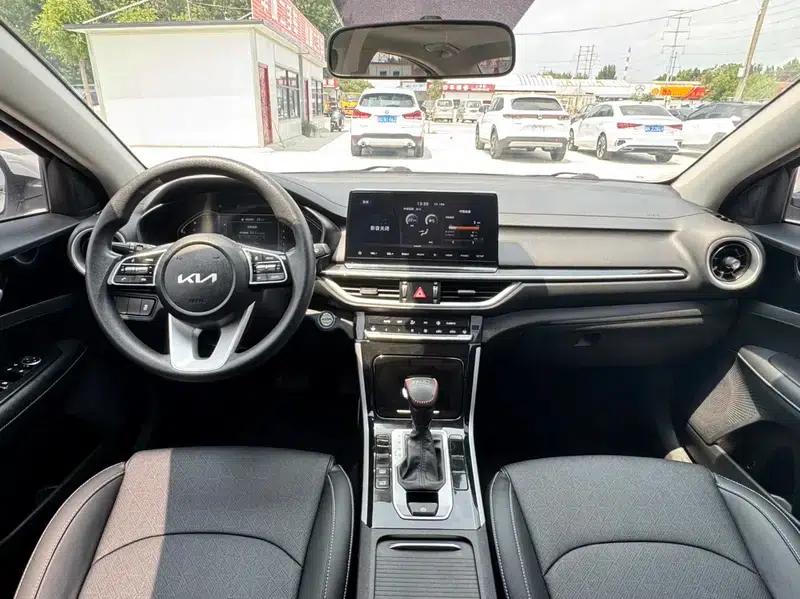 Kia K3 2021 Facelift 1.5L CVT Fashion Edition — миниатюра 14