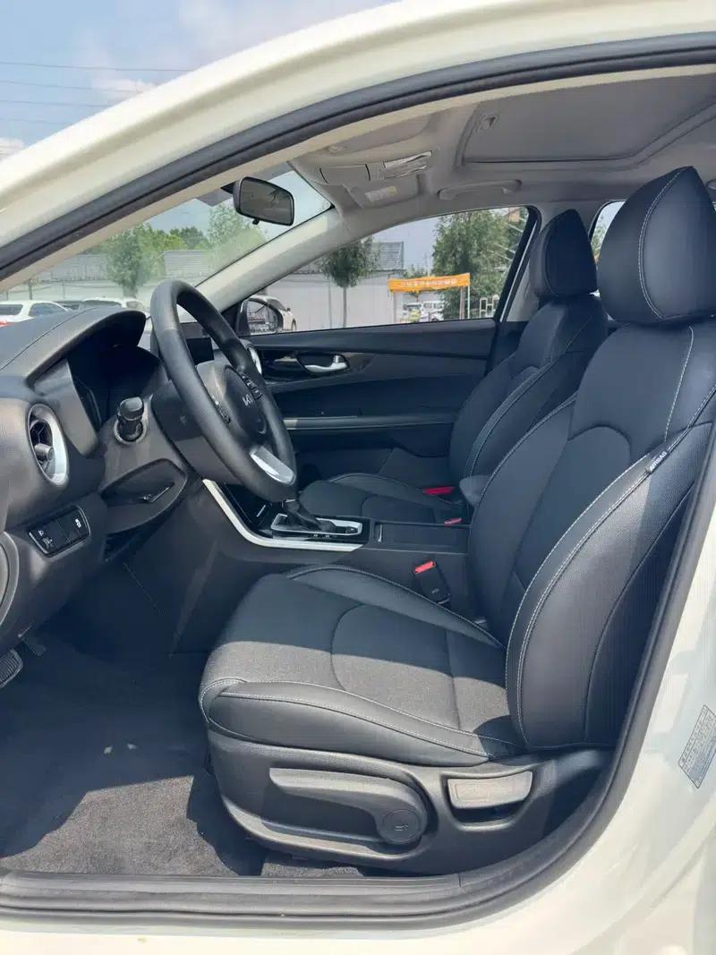 Kia K3 2021 Facelift 1.5L CVT Fashion Edition — миниатюра 18