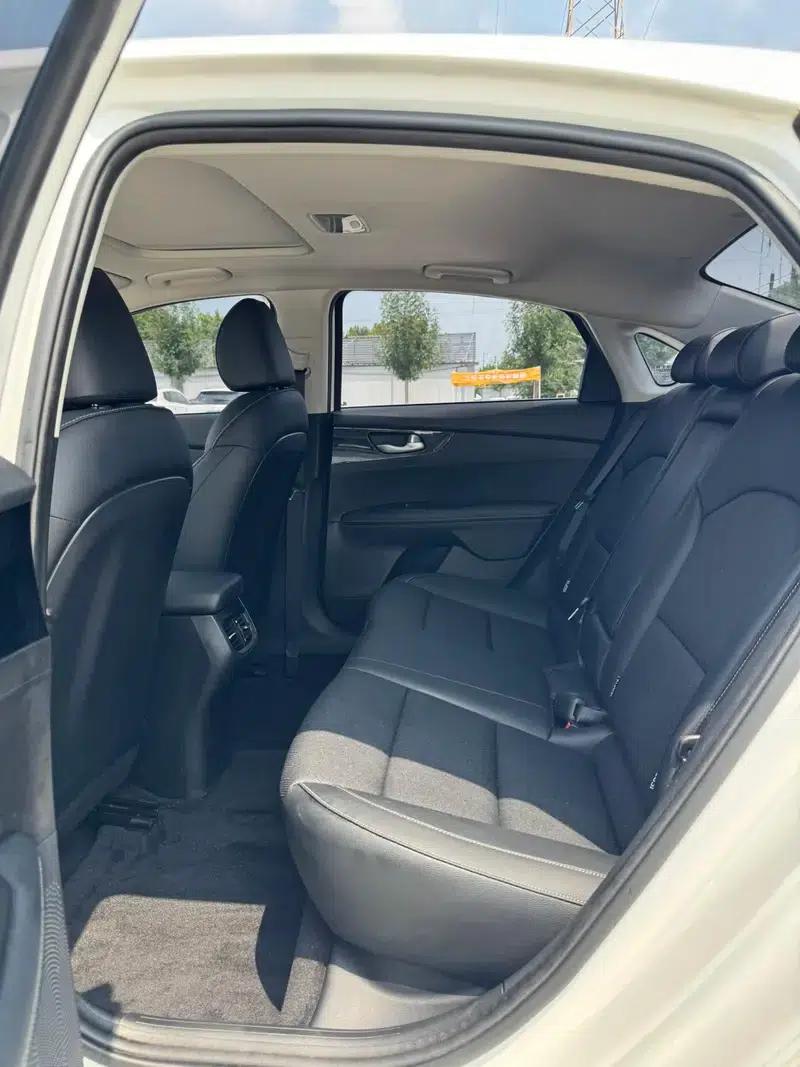Kia K3 2021 Facelift 1.5L CVT Fashion Edition — миниатюра 20